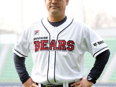 두산 베어스 창단기념식에 슬픔 감도