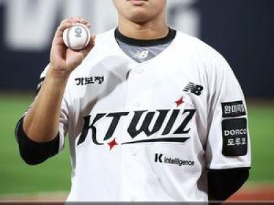 KT 신인 이재원 홈런에 희망 보인다