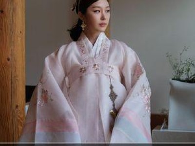 장하경 한복 자태로 고즈넉한 한옥 매료시켜